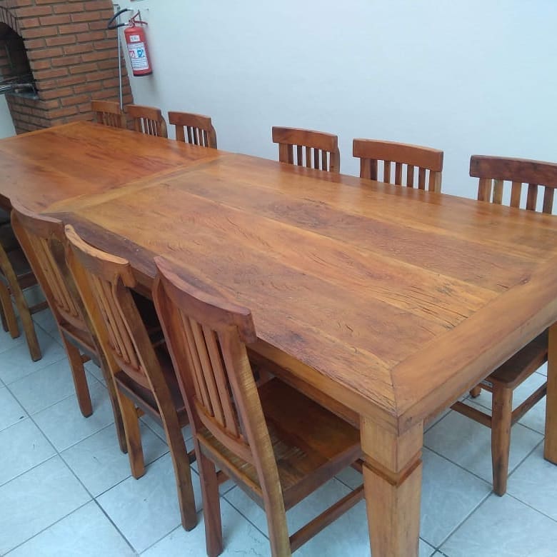 Conjunto de mesa e cadeiras feitos para durar